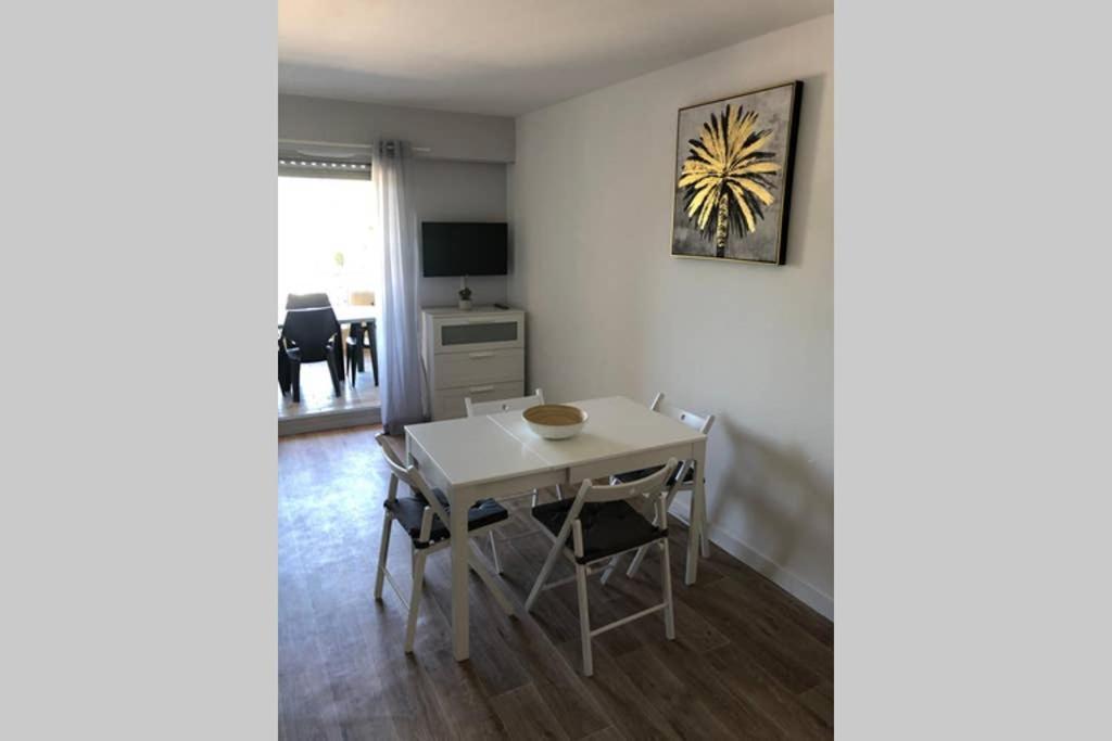 Studio Port De Hyeres Proche Des Plages Kültér fotó